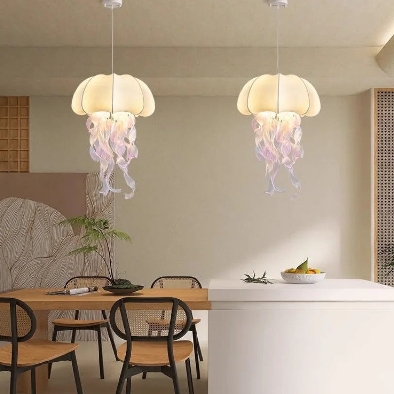 ثريا جيليفيش سيلك من DecorBites™: إضاءة معلقة رومانسية لغرفة المعيشة وغرفة النوم وغرفة الطعام