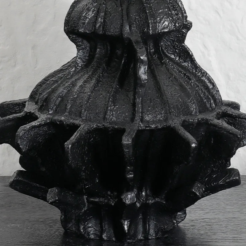 DecorBites™ Abstract Pleated Gear Resin Flower Vase - Home Decoration & Arrangement