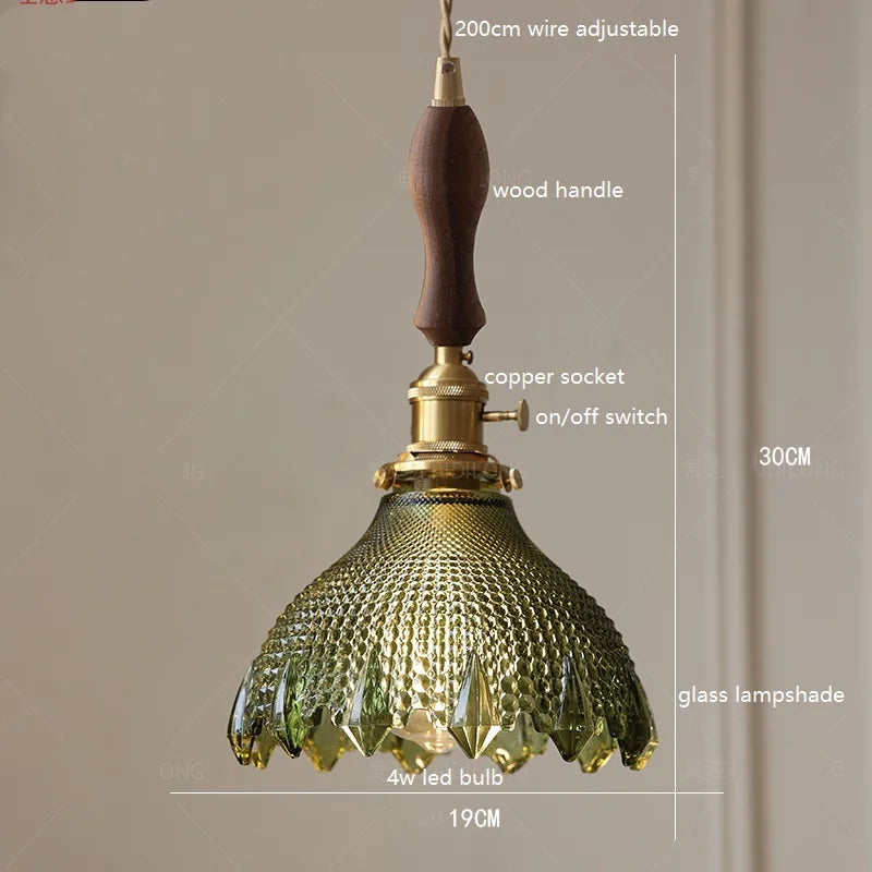 مصباح قلادة DecorBites™ LED زجاجي أخضر بمقبض خشبي نحاسي لديكور المنزل الاسكندنافي الحديث