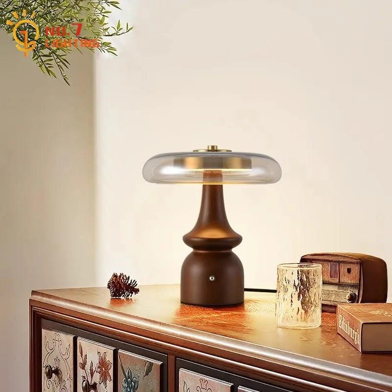 مصباح طاولة خشبي ديكور بايتس™ LED ذهبي لامع - تصميم ريترو فاخر من العصور الوسطى