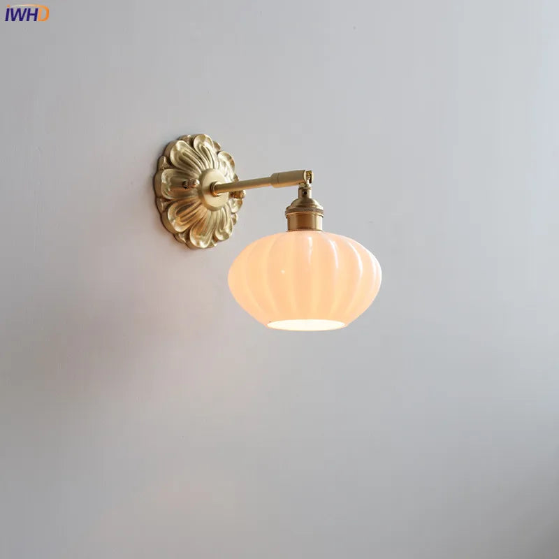 Applique murale LED DecorBites™ en verre vert avec base en cuivre pour chambre et salon
