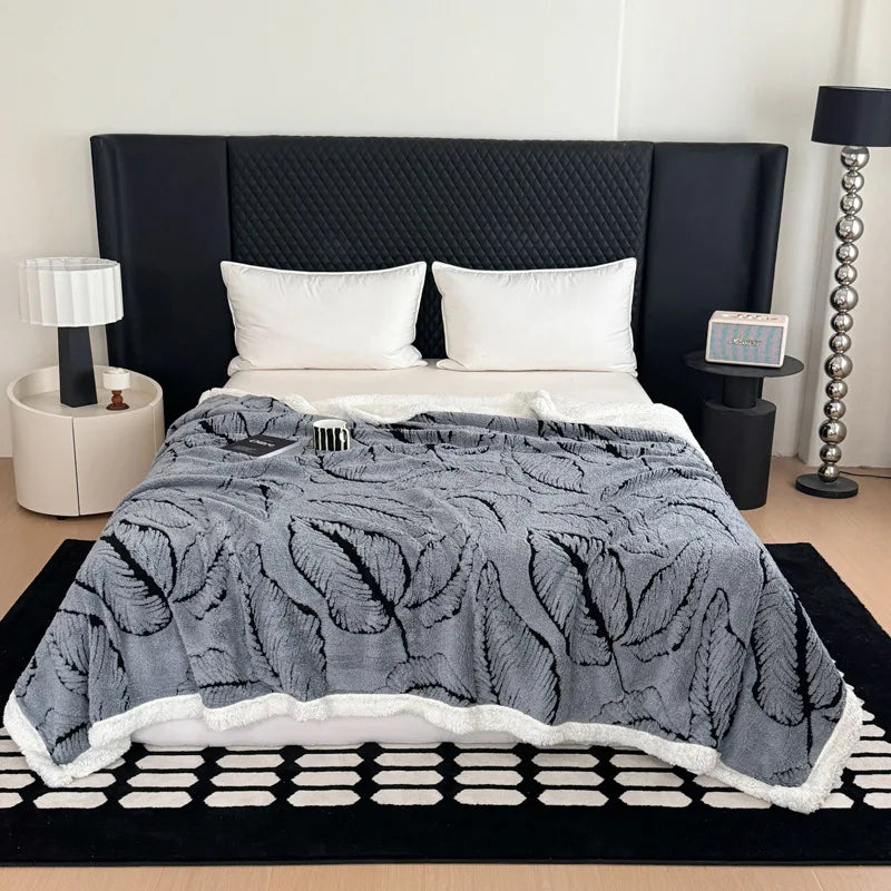 Couverture en flanelle double épaisseur jacquard feuilles DecorBites™ pour canapé et lit