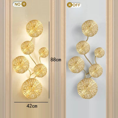 أباليك حائط بإطار نحاسي ذهبي بتصميم زهرة من DecorBites™ لإنارة غرف الطعام الفندقية