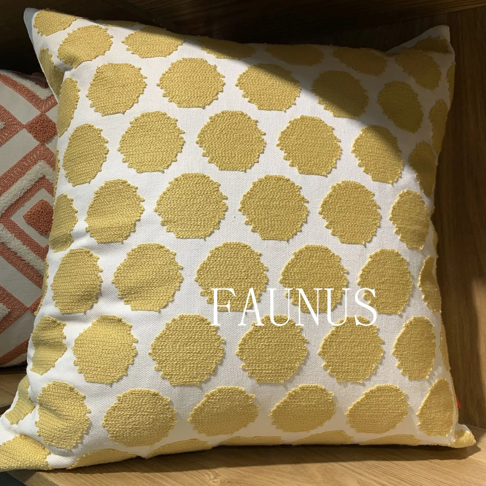 طقم غطاء وسادة قطني بتطريز أوراق الشجر من DecorBites™ - أغطية وسائد للديكور المنزلي 45x45