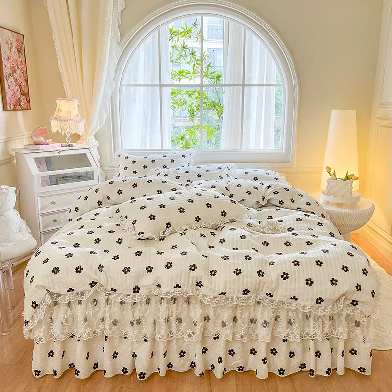 DecorBites™ French Lace Ruffles Seersucker Bed Set: 4Pcs Princess Bedding Quilt Cover