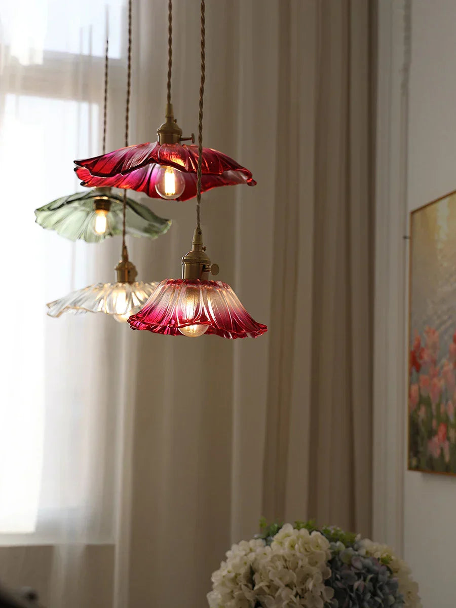مصابيح معلقة من الزجاج على شكل زهرة الشمس اليابانية من DecorBites™، مصباح نحاسي حديث معلق