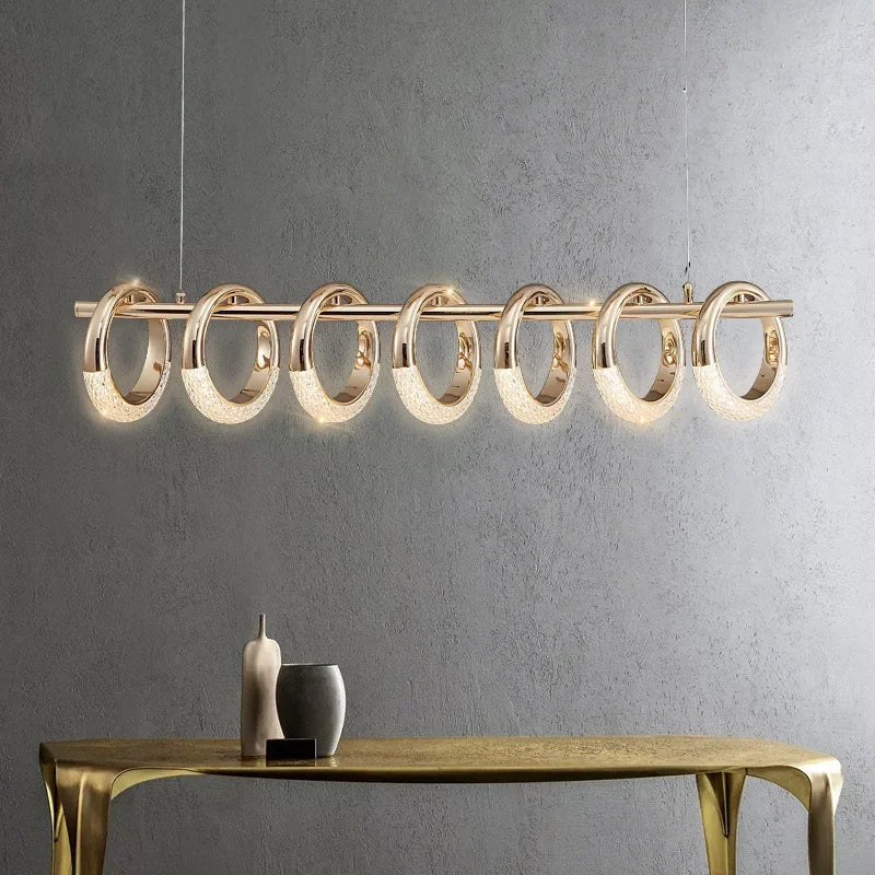 ثريا معلقة LED دائرية من الأكريليك الذهبي من ديكور بايتس™
