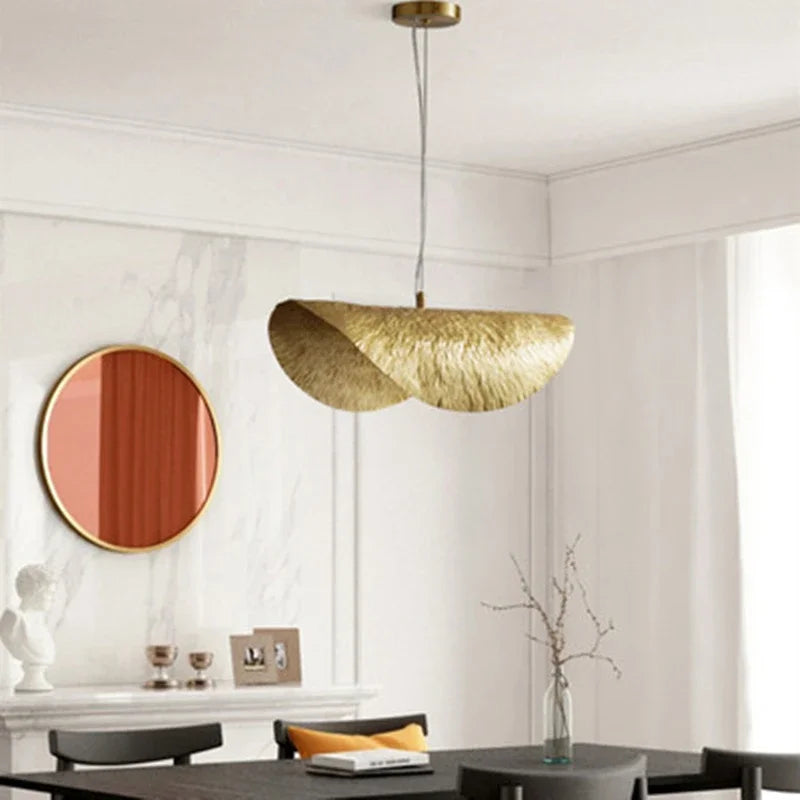 مصباح قلادة ثريا نحاسي على شكل ورقة شجر من DecorBites™ لغرفة النوم وغرفة المعيشة وغرفة الطعام والبار