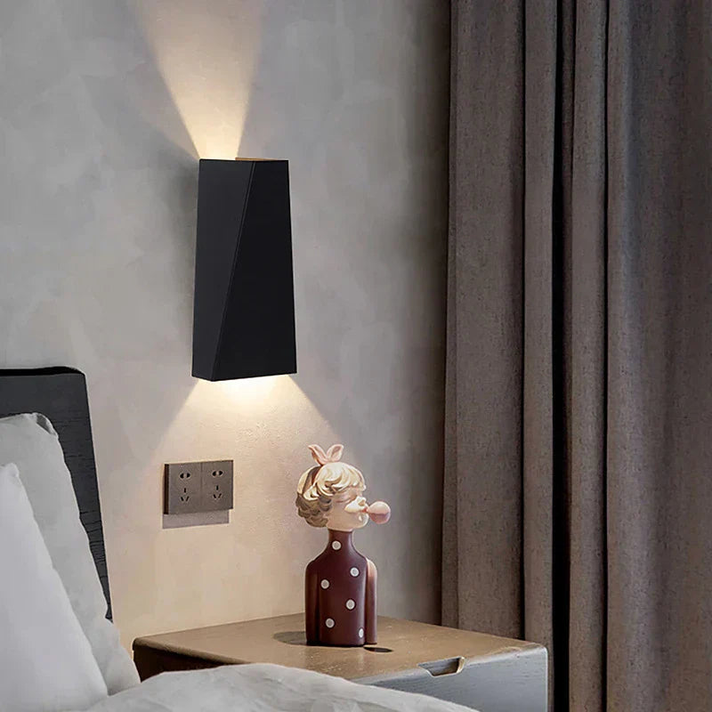 DecorBites™ مصباح حائط LED عصري بسيط بجانب السرير لغرفة المعيشة والفندق