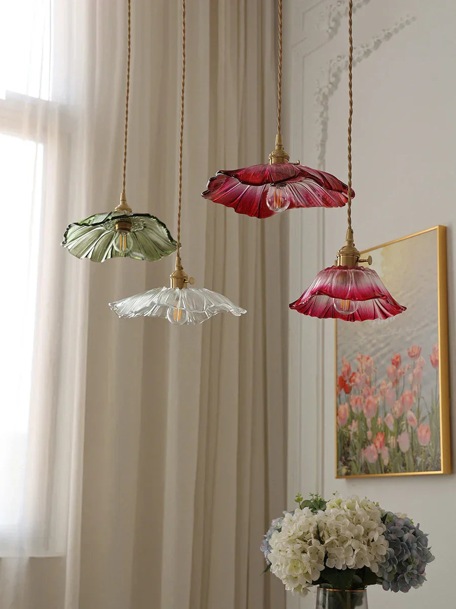 مصابيح معلقة من الزجاج على شكل زهرة الشمس اليابانية من DecorBites™، مصباح نحاسي حديث معلق