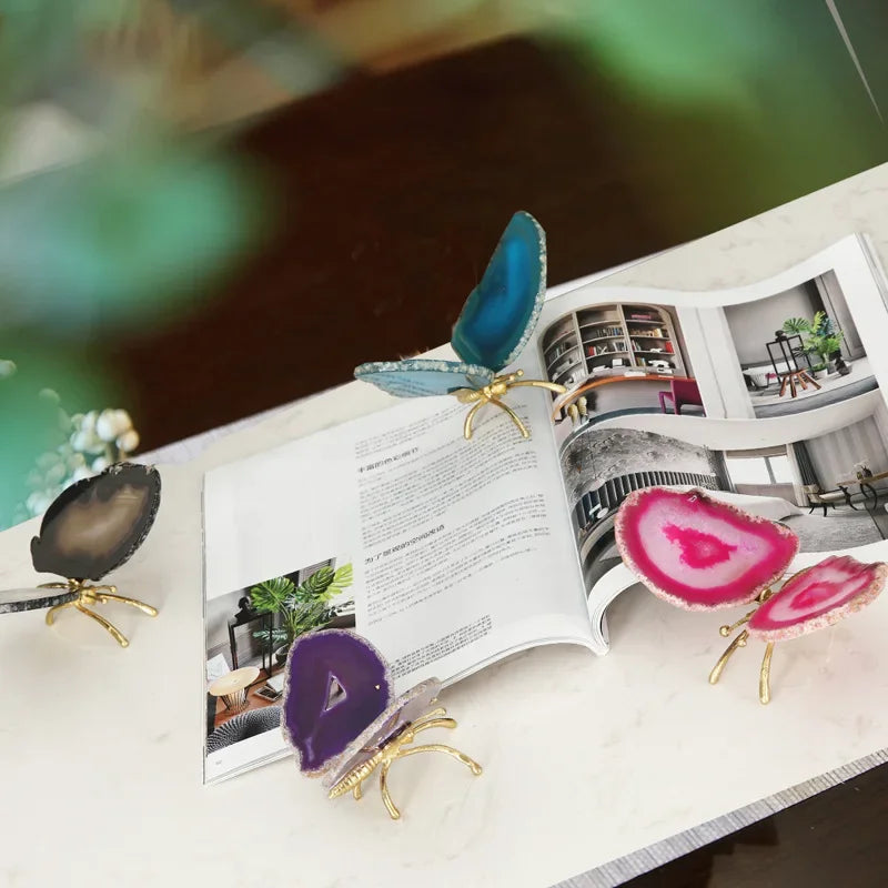 منحوتة زينة فراشة ذهبية من عقيق الكريستال من DecorBites™