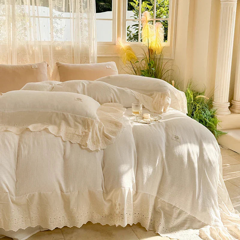 طقم مفروشات سرير الزفاف بتصميم الأميرة من الدانتيل والكشكشة من DecorBites™‎ مصنوع من القطن الخالص والناعم على البشرة