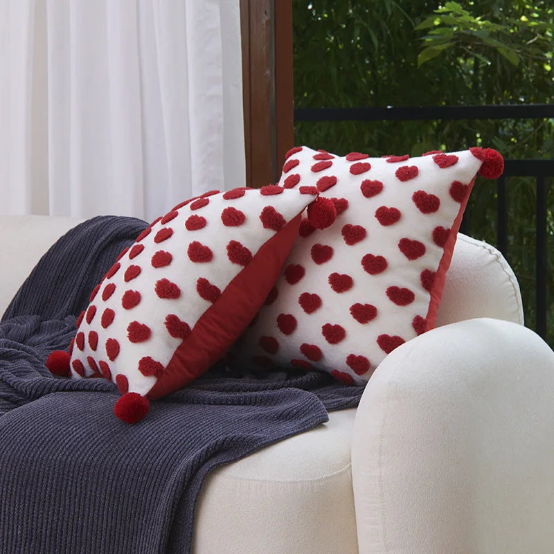 طقم أغطية وسائد مطرزة على شكل قلب من DecorBites™ - ديكور نورديكي بسيط للأريكة