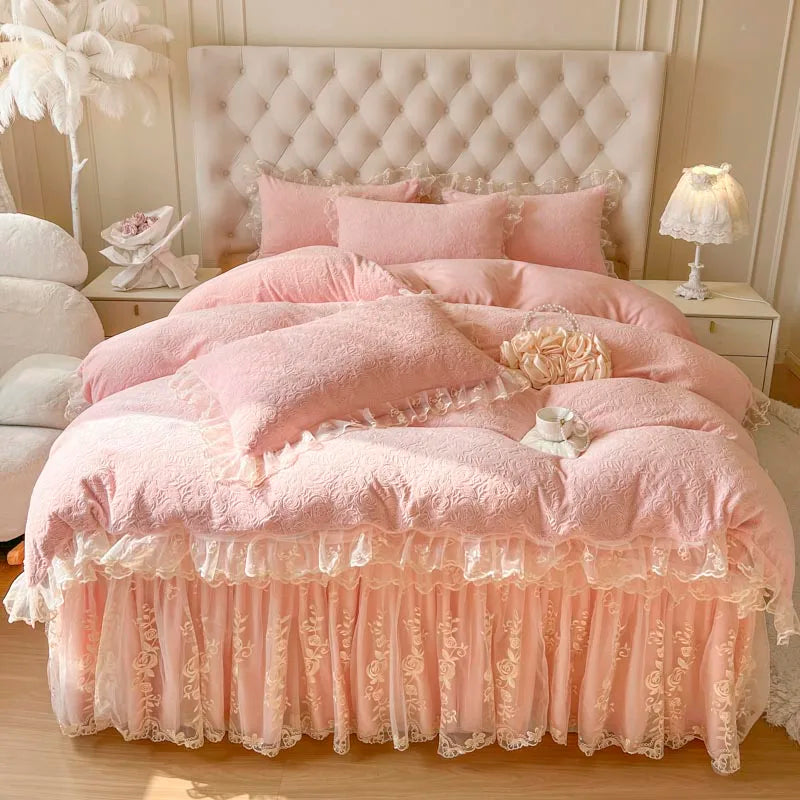 طقم سرير الأميرة الدانتيل من DecorBites™ مع غطاء لحاف وتنورة سرير مخملية