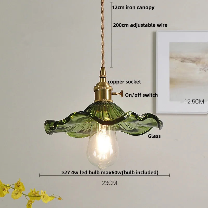 مصباح تعليق LED من الزجاج الأخضر DecorBites™ | وحدة إضاءة معلقة بمفتاح بمقبض نحاسي على الطراز الاسكندنافي الحديث