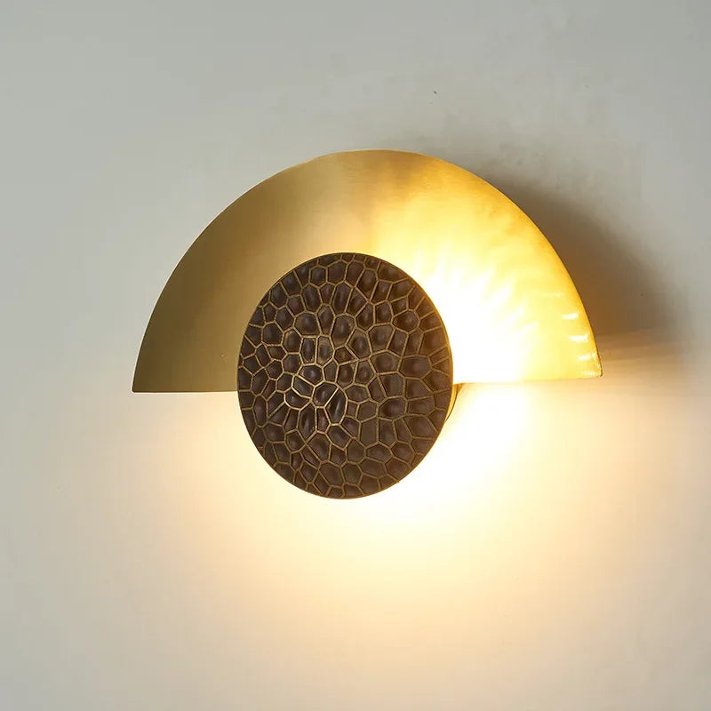 مصباح جداري على شكل هلال من DecorBites™ LED | أبليك عصري من الراتنج والحديد لغرفة المعيشة وغرفة النوم والممر