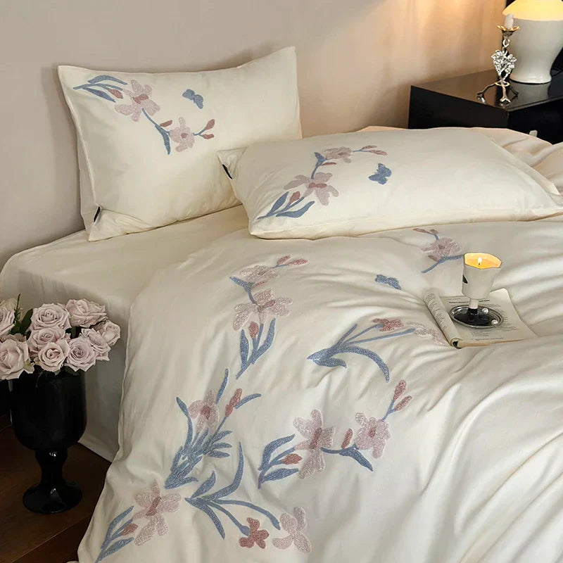 مجموعة مفروشات قطنية مطرزة بالورود الأنيقة من DecorBites™ - مقاسات مفرد ومزدوج وكينغ
