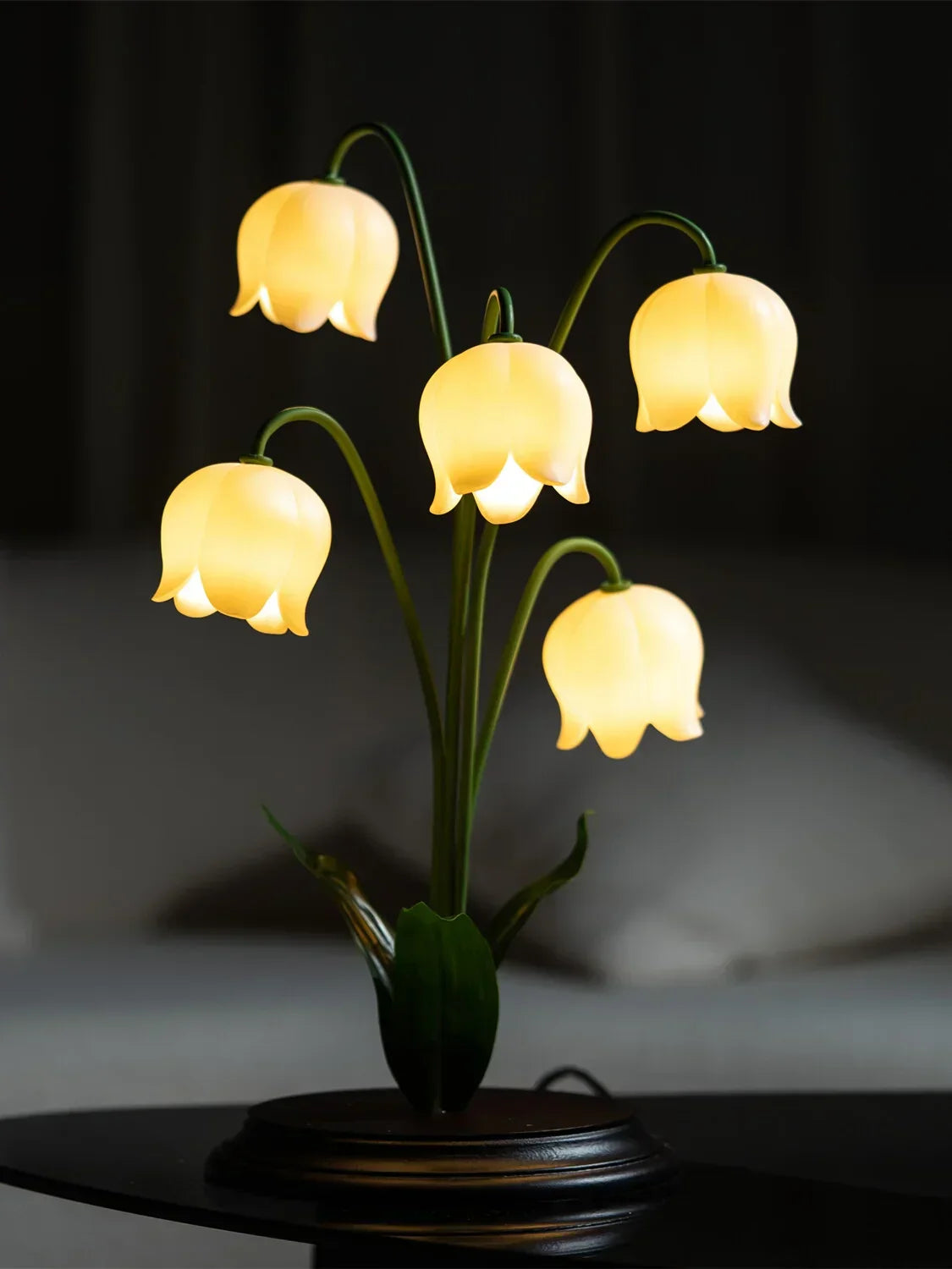 مصباح طاولة زهور LED من DecorBites™ - إضاءة مكتب زخرفية لغرفة النوم، وغرفة المعيشة، وغرفة الدراسة