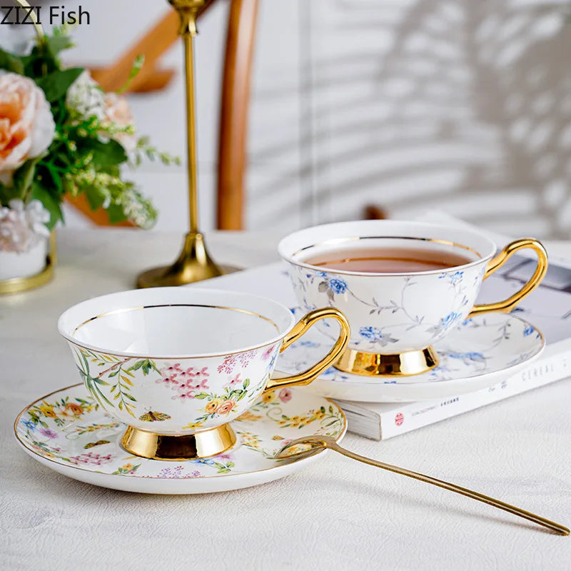 Ensemble Tasse et Soucoupe en Céramique Motif Fleurs Dorées DecorBites™ pour une Expérience Culinaire Élégante