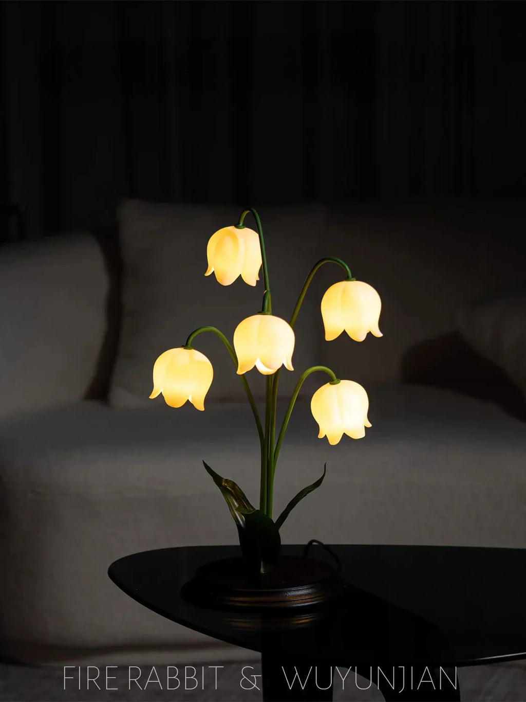 مصباح طاولة زهور LED من DecorBites™ - إضاءة مكتب زخرفية لغرفة النوم، وغرفة المعيشة، وغرفة الدراسة