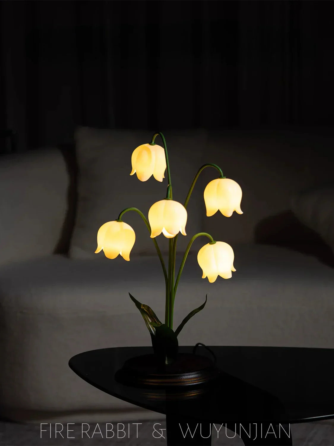 مصباح طاولة زهور LED من DecorBites™ - إضاءة مكتب زخرفية لغرفة النوم، وغرفة المعيشة، وغرفة الدراسة