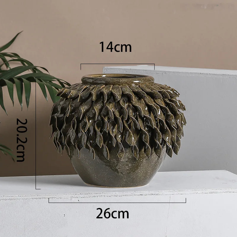 DecorBites™ Leaf Relief Ceramic Vase: إناء زهور خزفي بتصميم أوراق بارزة ثلاثي الأبعاد مصنوع يدوياً