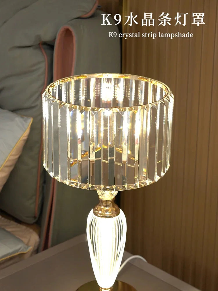 مصباح طاولة كريستال DecorBites™: إضاءة سرير عصرية وفاخرة للديكور