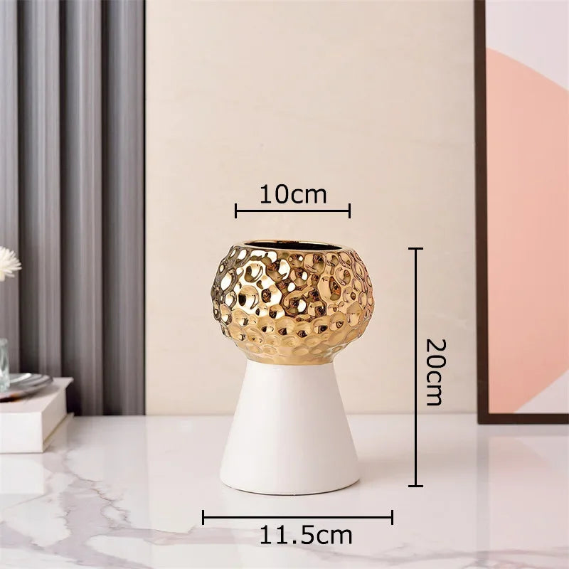 مزهرية سيراميك DecorBites™ الذهبية بنمط المطرقة: أصيص زرع إبداعي لتزيين الطاولات وتنسيق الزهور