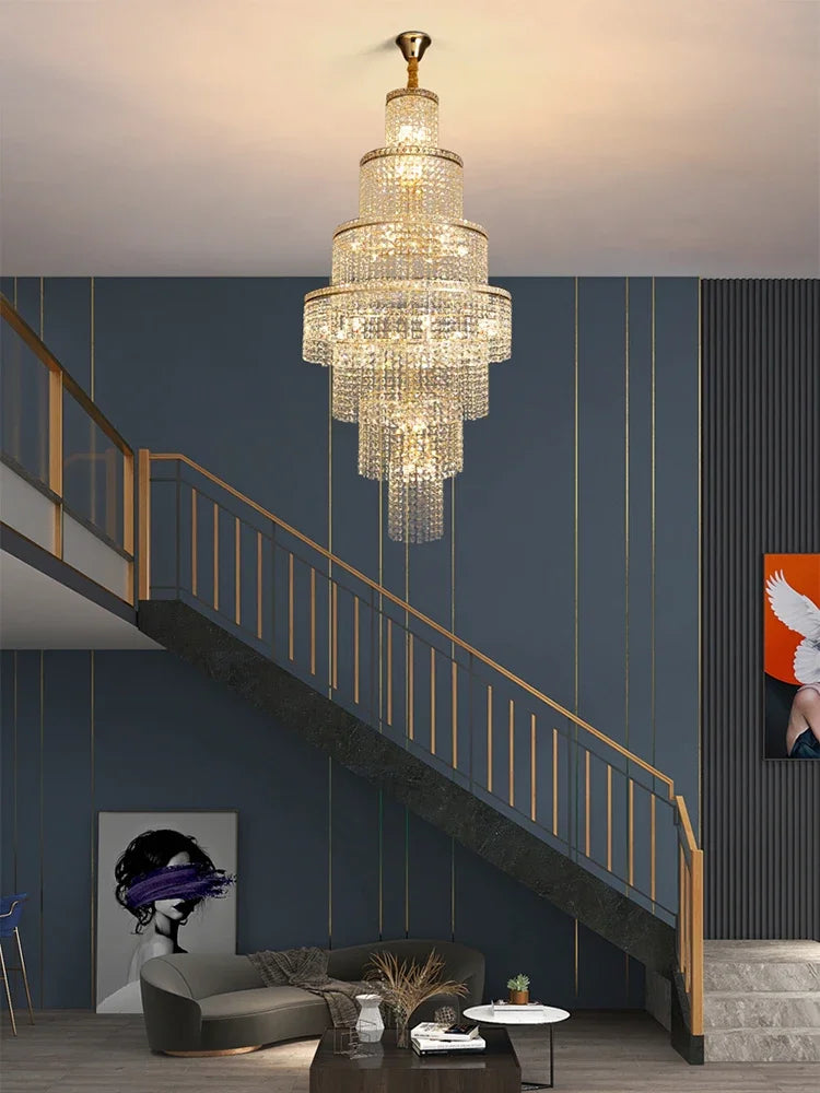 ثريا كريستالية ذهبية كبيرة من DecorBites™ للأسقف العالية الفاخرة الحديثة