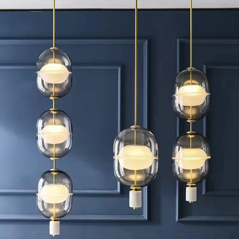 DecorBites™ مصباح معلق زجاجي شفاف رمادي وعنبري بلمسة نهائية معدنية من الرخام الذهبي