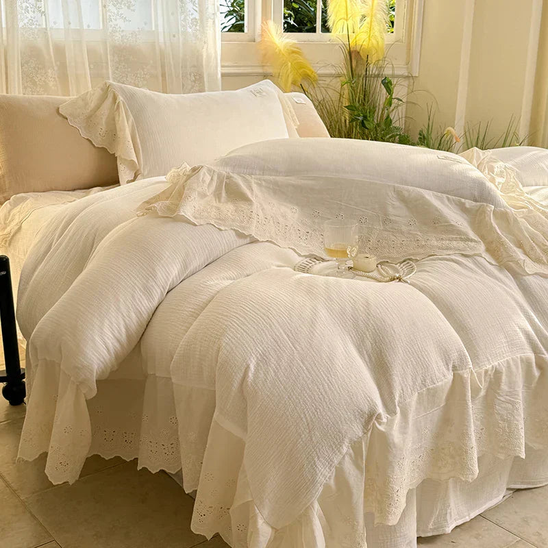 طقم مفروشات سرير الزفاف بتصميم الأميرة من الدانتيل والكشكشة من DecorBites™‎ مصنوع من القطن الخالص والناعم على البشرة