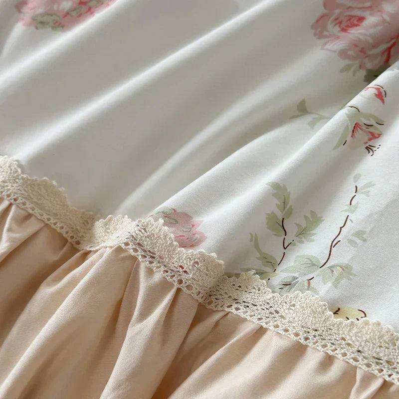 مجموعة مفروشات سرير قطنية مزينة بالورود والكشكشة بطراز الأميرة الكورية من DecorBites™
