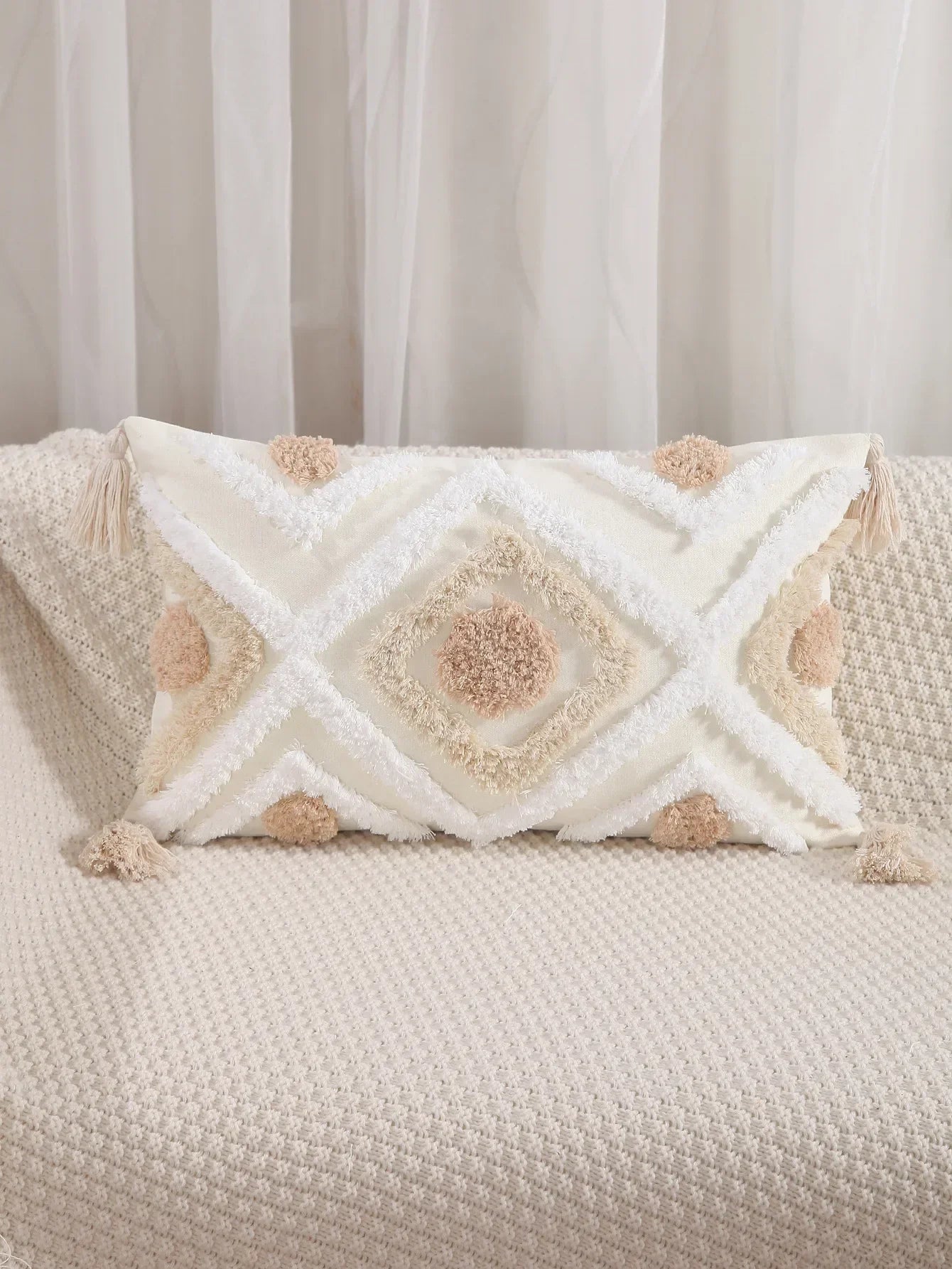 غطاء وسادة DecorBites™ مزخرف بنقشات هندسية مطرزة بالزهور بوهيمي مع شرابة