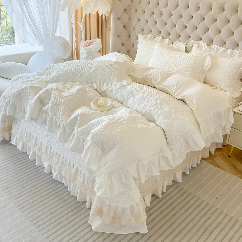 طقم فراش مبطن من DecorBites™ بنمط أميرة كوري مع كشكشة دانتيل 200x230 سم