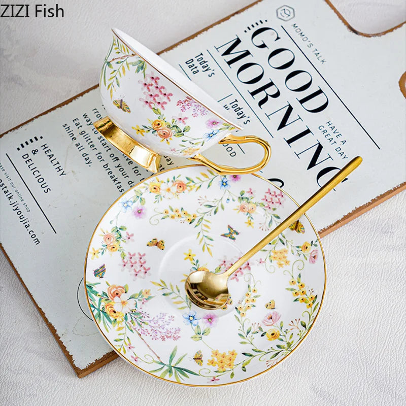 Ensemble Tasse et Soucoupe en Céramique Motif Fleurs Dorées DecorBites™ pour une Expérience Culinaire Élégante