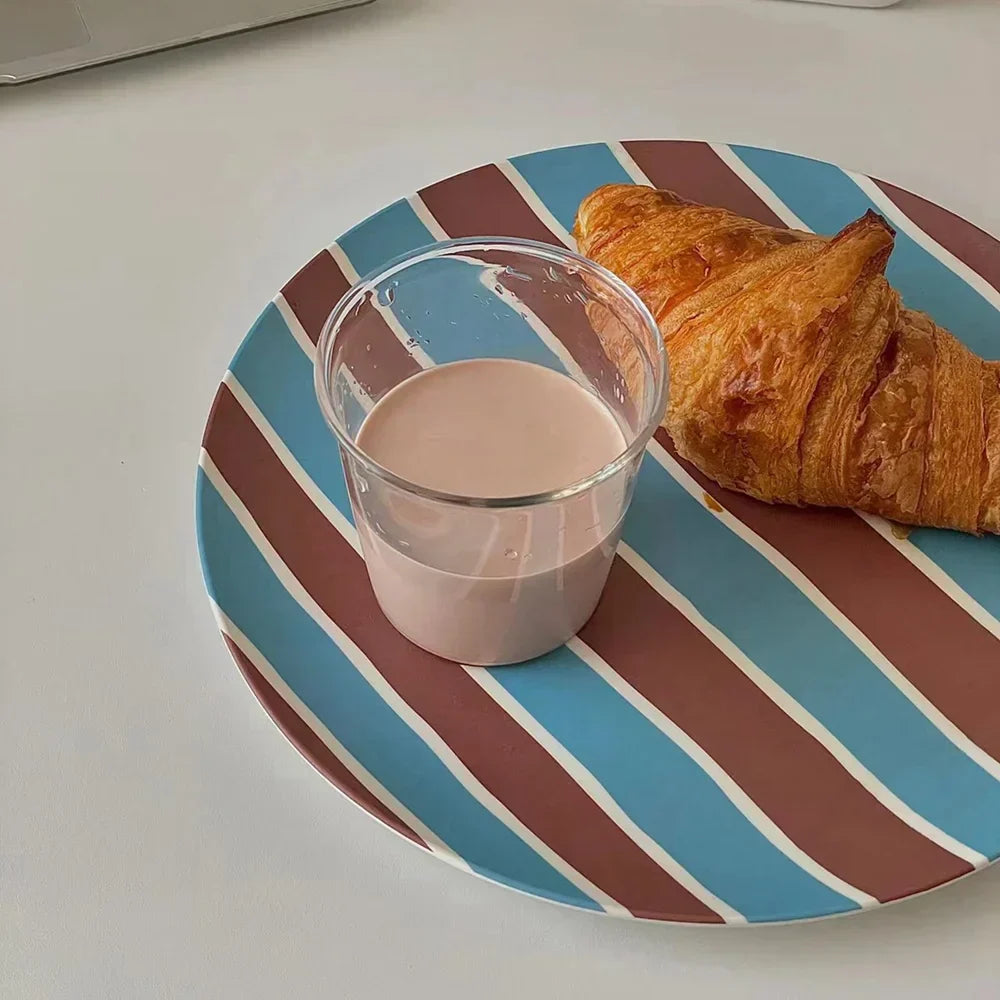 طبق طعام دائري من ألياف الخيزران بتصميم كوري من DecorBites™ للحلويات والفواكه والكعك