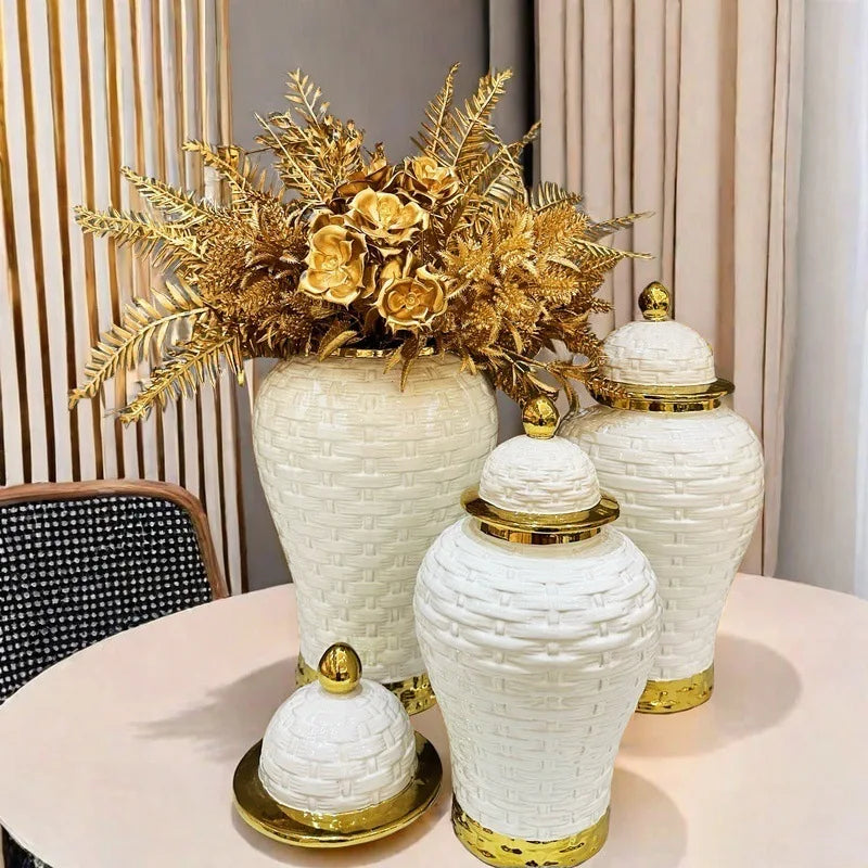 جرة شطرنج سيراميك مزهرية ورد ذهبية بنمط النسيج من DecorBites™ اكسسوارات تزيين المنزل