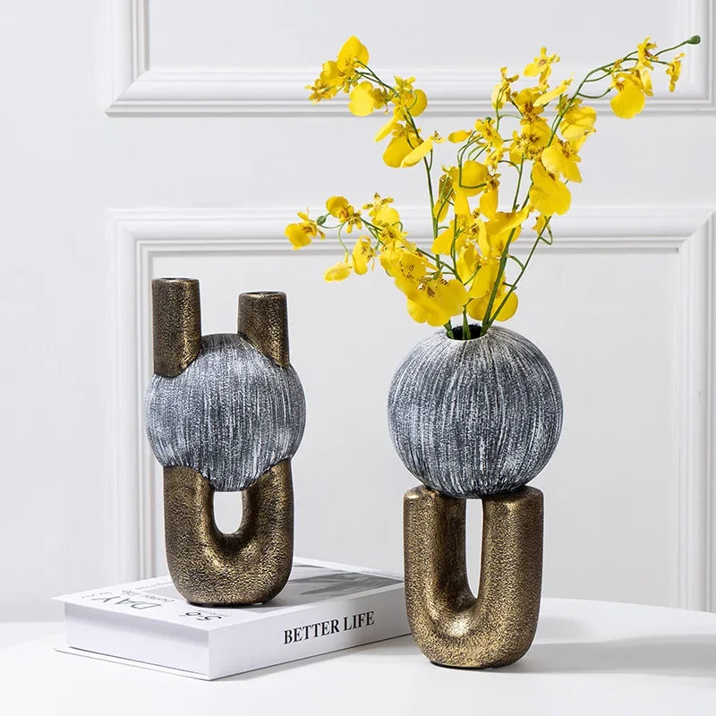 فازة سيراميك DecorBites™ بخطوط ذهبية ونمط هندسي - ديكور منزلي لتنسيقات الزهور المجردة