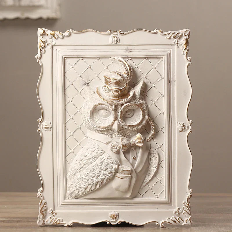 DecorBites™ إطار زخرفة جدارية متدلية من الراتنج على شكل قطة "إيرل" للمسة غريبة.