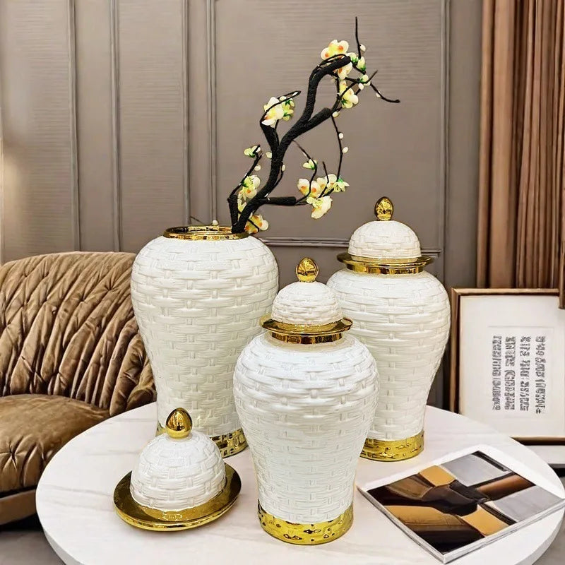 جرة شطرنج سيراميك مزهرية ورد ذهبية بنمط النسيج من DecorBites™ اكسسوارات تزيين المنزل