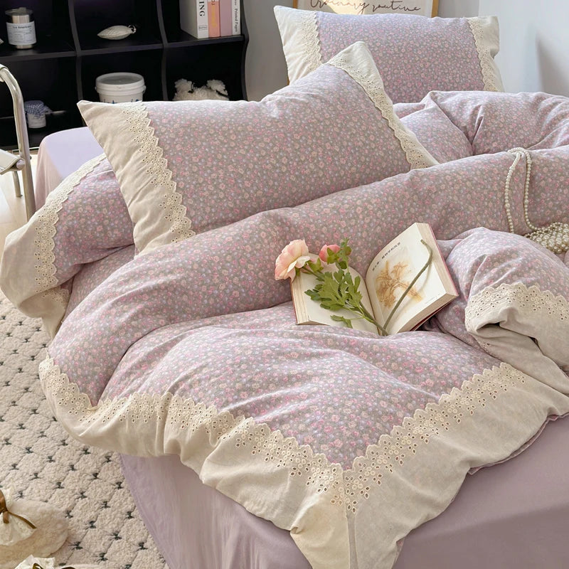 طقم لحاف DecorBites™ Lavender Lace: لحاف مقاس كوين مفرد، شرشف، أغطية وسائد