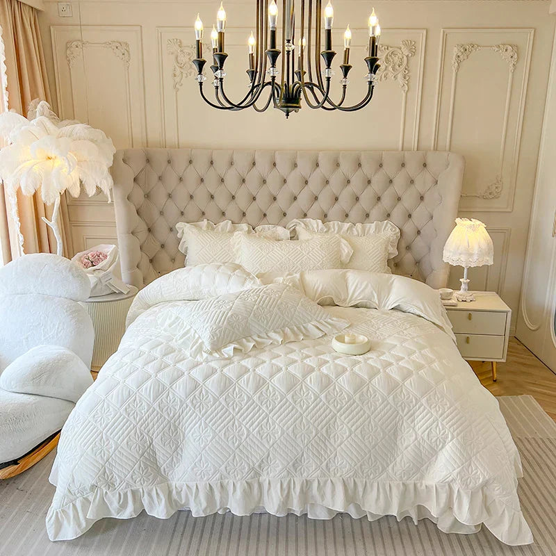 طقم فراش مبطن من DecorBites™ بنمط أميرة كوري مع كشكشة دانتيل 200x230 سم
