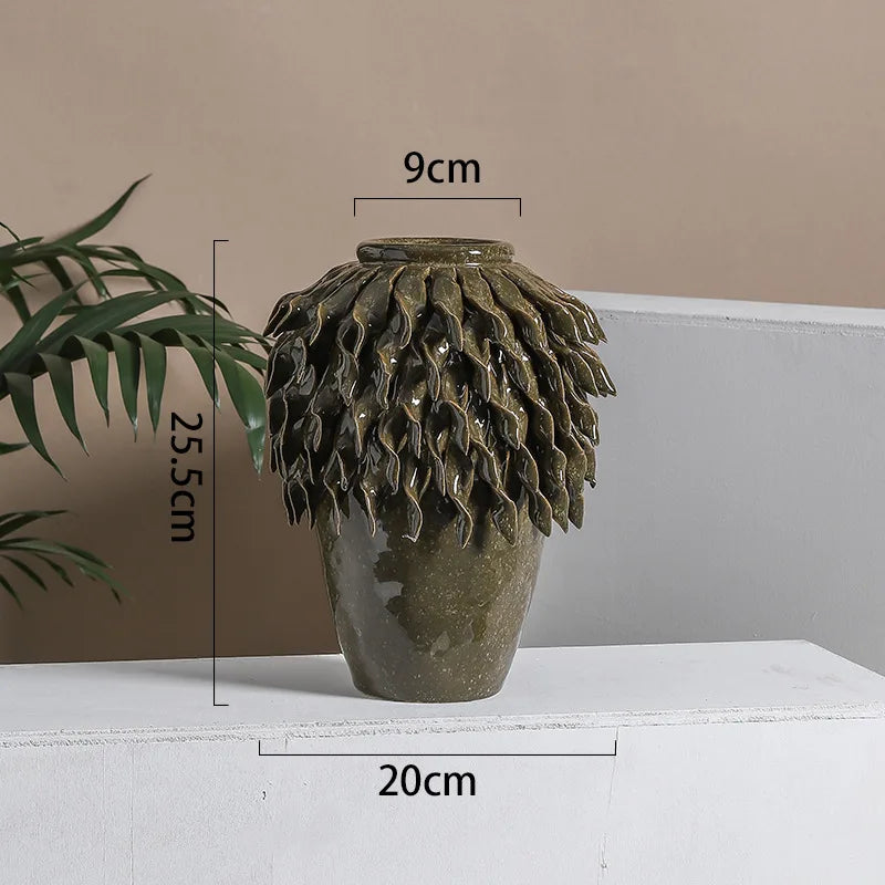 DecorBites™ Leaf Relief Ceramic Vase: إناء زهور خزفي بتصميم أوراق بارزة ثلاثي الأبعاد مصنوع يدوياً
