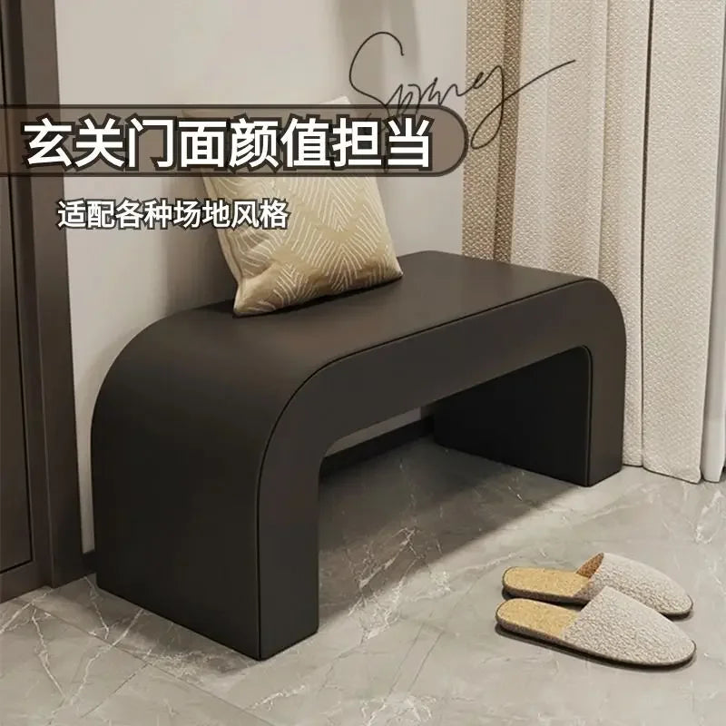 مقعد تبديل الأحذية الجلدي من DecorBites™: مقعد أنيق وعملي لغرفة المعيشة وغرفة النوم.