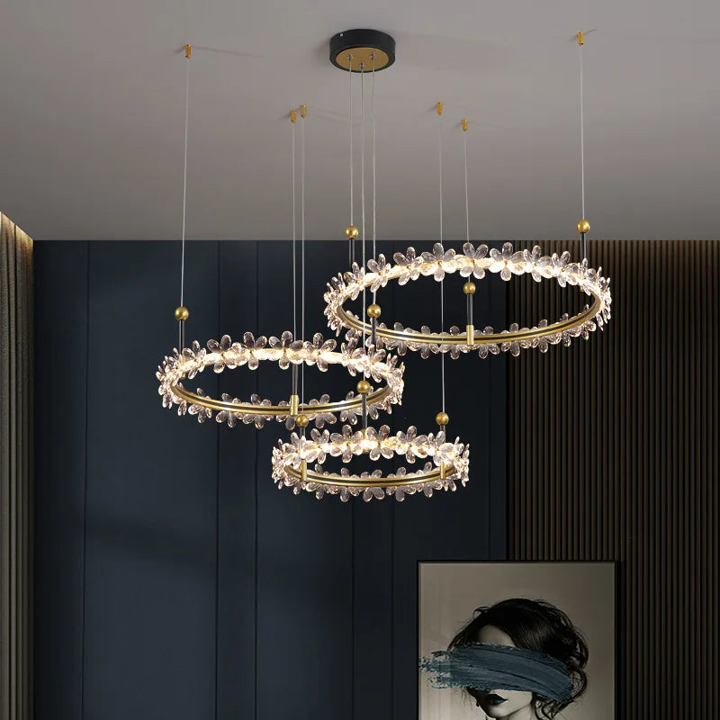 ثريا معلقة على شكل حلقة كريستال ذهبية من DecorBites™، تصميم عصري فاخر لديكور المنزل