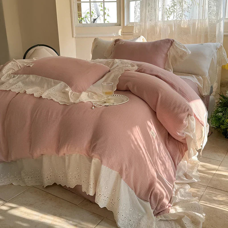 طقم مفروشات سرير الزفاف بتصميم الأميرة من الدانتيل والكشكشة من DecorBites™‎ مصنوع من القطن الخالص والناعم على البشرة