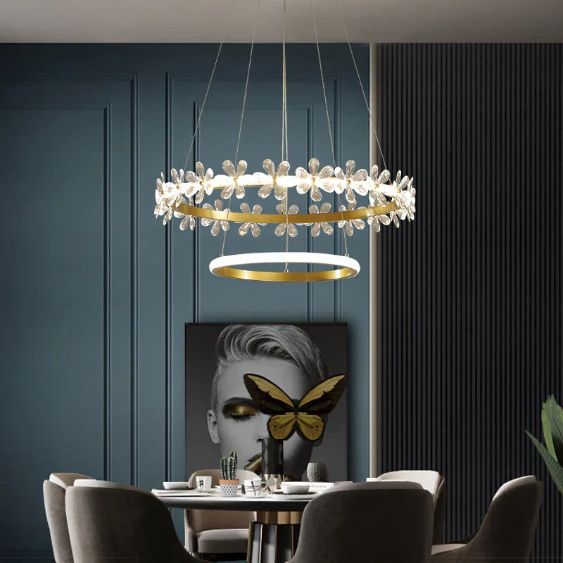ثريا معلقة على شكل حلقة كريستال ذهبية من DecorBites™، تصميم عصري فاخر لديكور المنزل