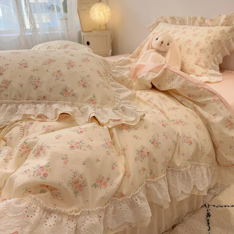طقم شراشف ديكور بايتس™ كوري بتصميم أميرات مع كشكشة ودانتيل مزهر وغطاء وسادة