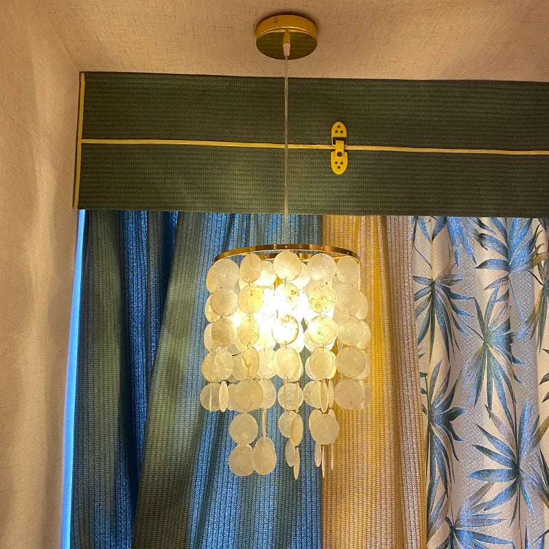 ثريا بمصباح معدني من الكروم الذهبي من ™DecorBites للمطاعم وغرف المعيشة وقاعات الفنادق