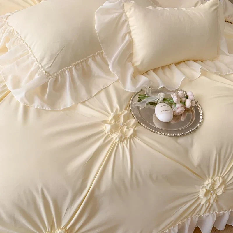 طقم سرير الأميرة الدانتيل™ من DecorBites: غطاء لحاف وملاءة ووسائد بكشكشة وأقواس رومانسية
